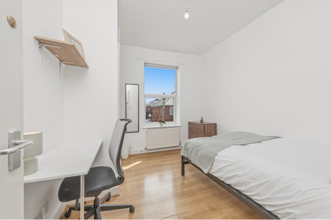     ✨ Spacious Rooms, Super Clean House! Main Photo