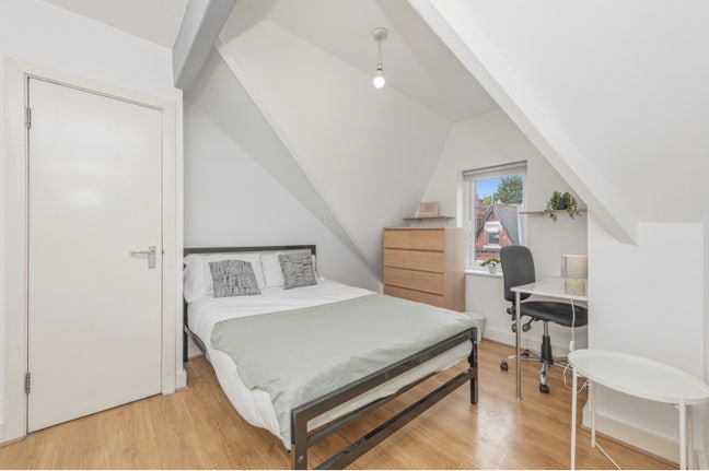     ✨ Spacious Rooms, Super Clean House! Main Photo