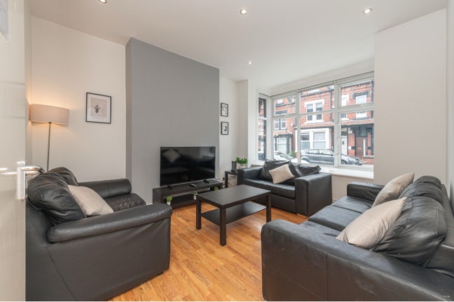 🌟 Beautifully Refurbished Home | Bills Inc! Main Photo