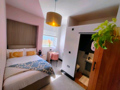 2 Double En- suite Rooms in Stunning Property Main Photo