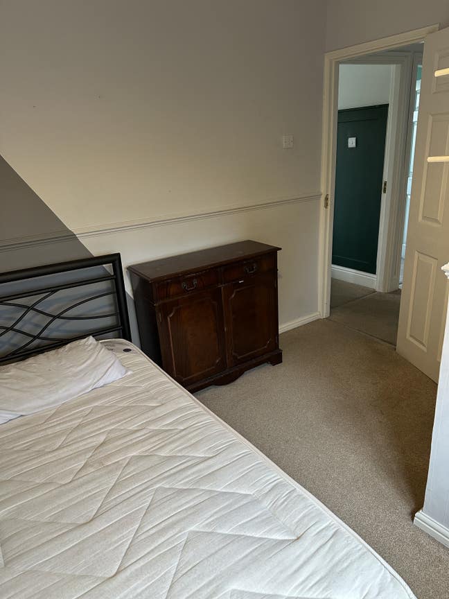 Single Room For Rent  Main Photo
