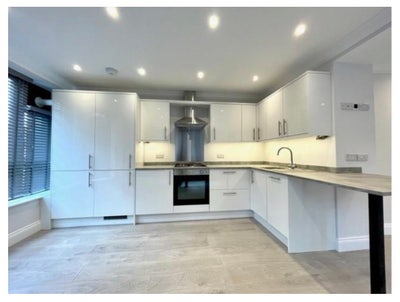 Newly refurbished 1 bedroom apartment Main Photo