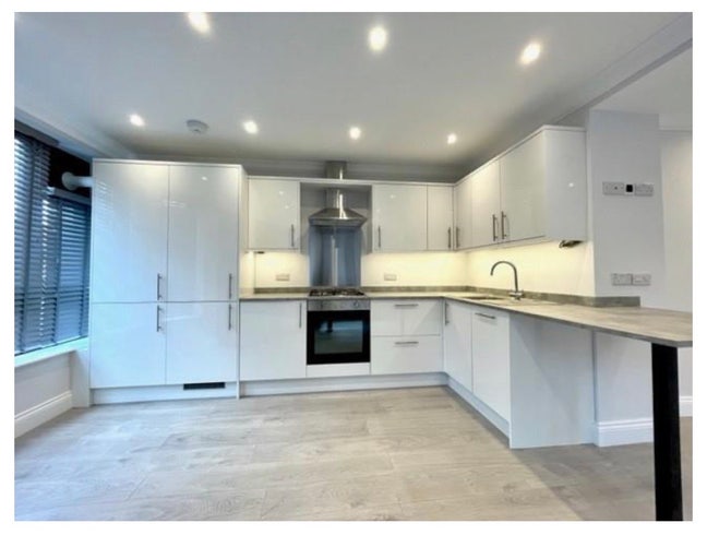 Newly refurbished 1 bedroom apartment Main Photo