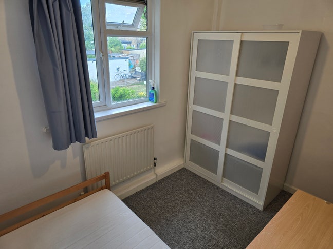 Ealing South W5 - 1 Good Size DOUBLE room to let Main Photo