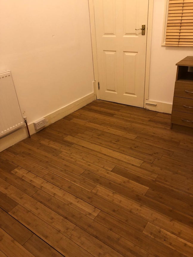 Single or double occupancy Gants hill Main Photo