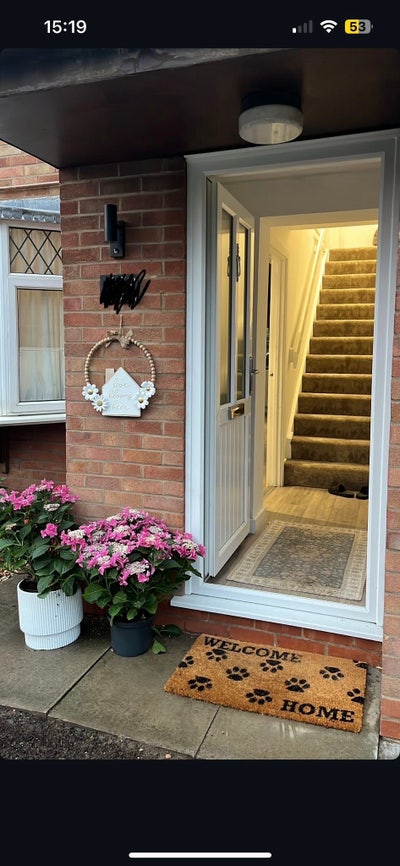 Couple double rooms available in a friendly home Main Photo