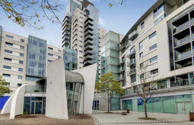 Flat in Borough 2 bed 2 bath  Main Photo