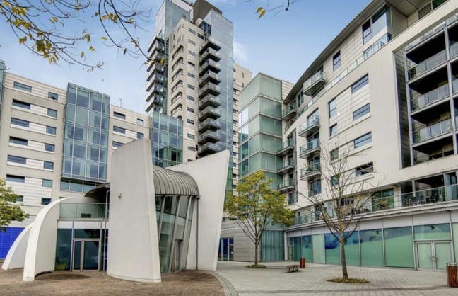 Flat in Borough 2 bed 2 bath  Main Photo