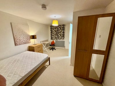Premium Attractive Double Ensuite Main Photo