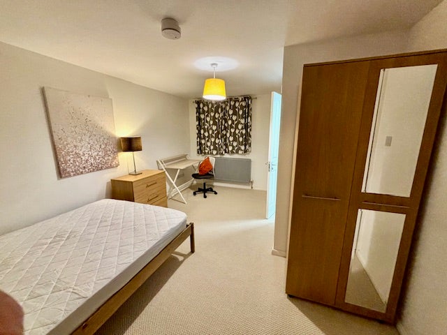 Premium Attractive Double Ensuite Main Photo