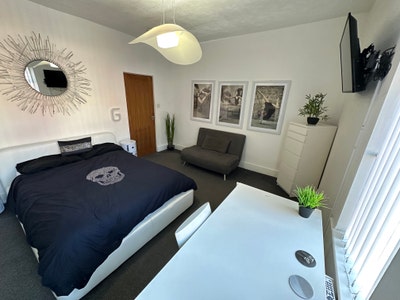 DN4: Extra Large Room. Couples Welcome Main Photo