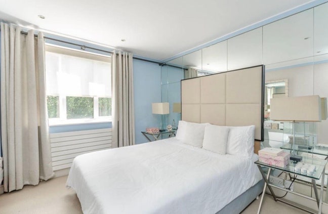 Double en-suite bedroom in flat Main Photo