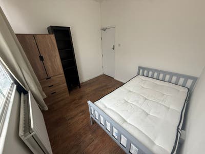 ⭐Central Living I All Bills Included I No Deposit Main Photo