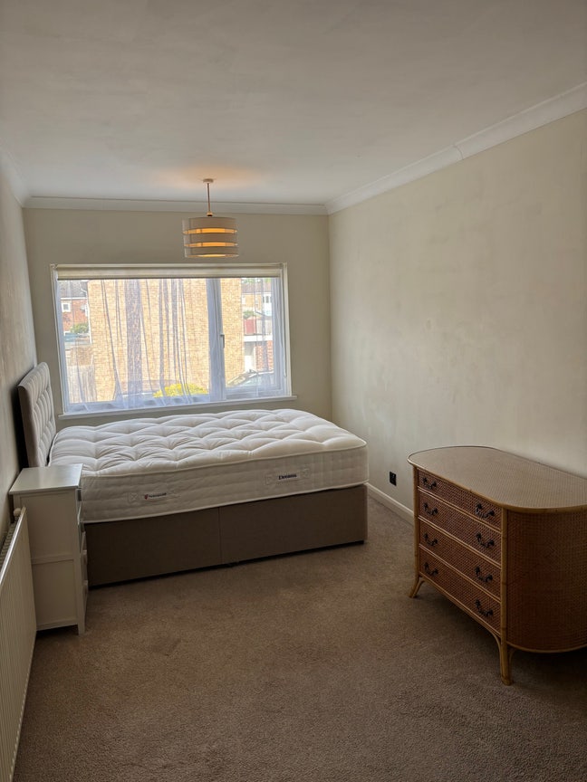 Large Double room in Shared House for Female  Main Photo
