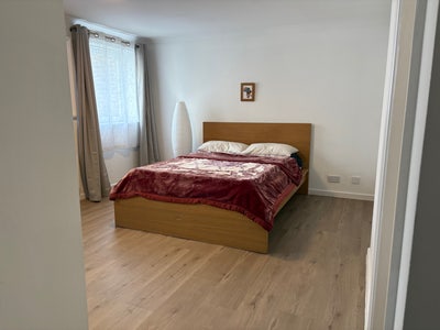 Huge En-Suite double bedroom with stunning view Main Photo