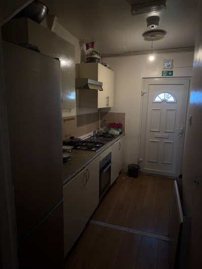Ensuit Room Available Hendon Central  Main Photo