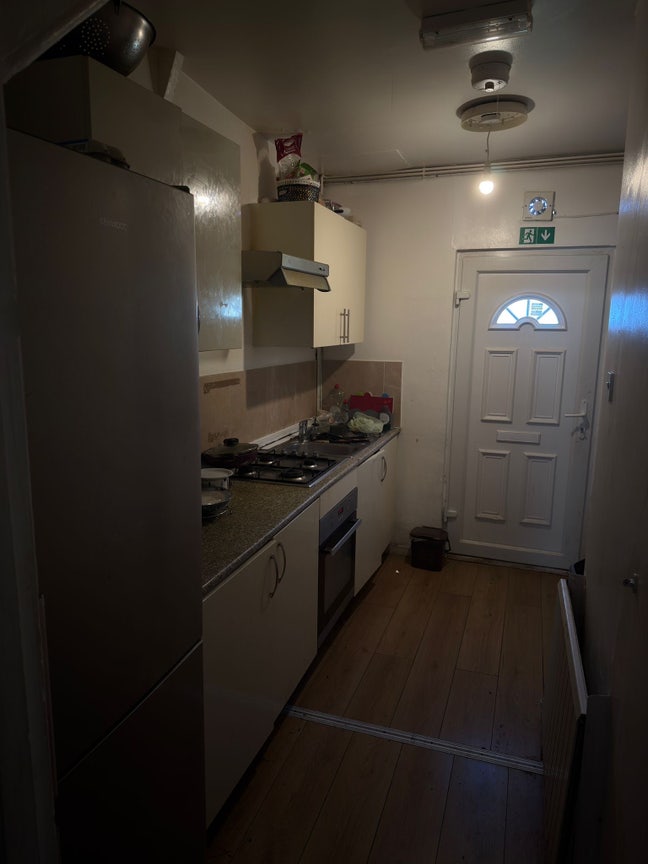 Ensuit Room Available Hendon Central  Main Photo