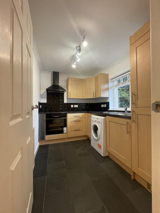 1 Bed Flat in Quiet Cul-de-sac Main Photo