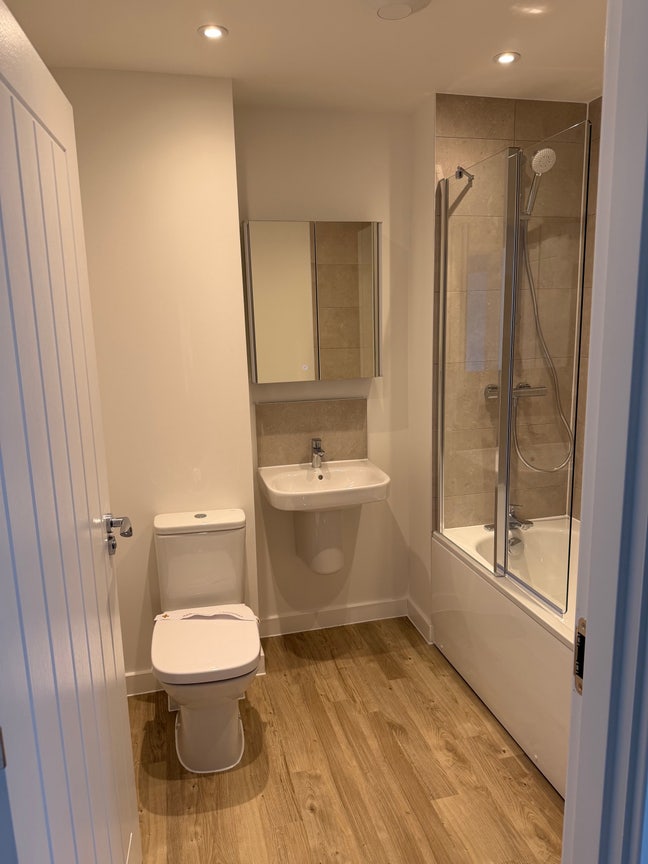 Room available for rent  Main Photo