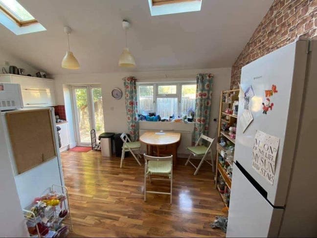 Sublet Whole of June  Main Photo