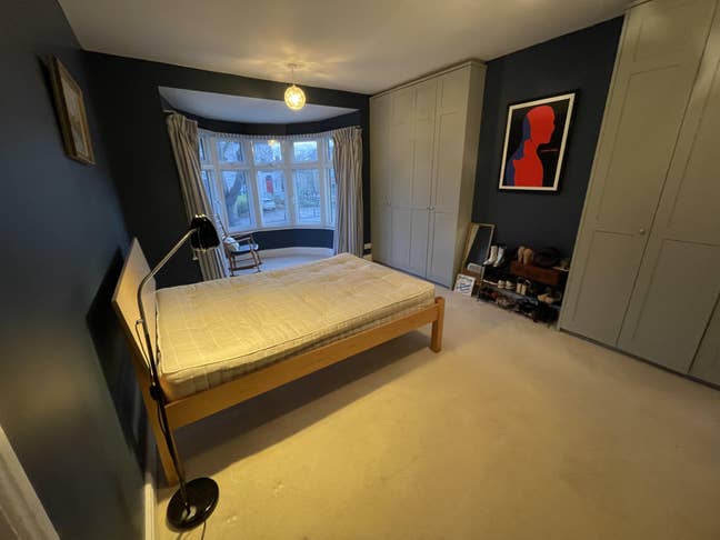 Large Double Room with En Suite Bathroom Main Photo