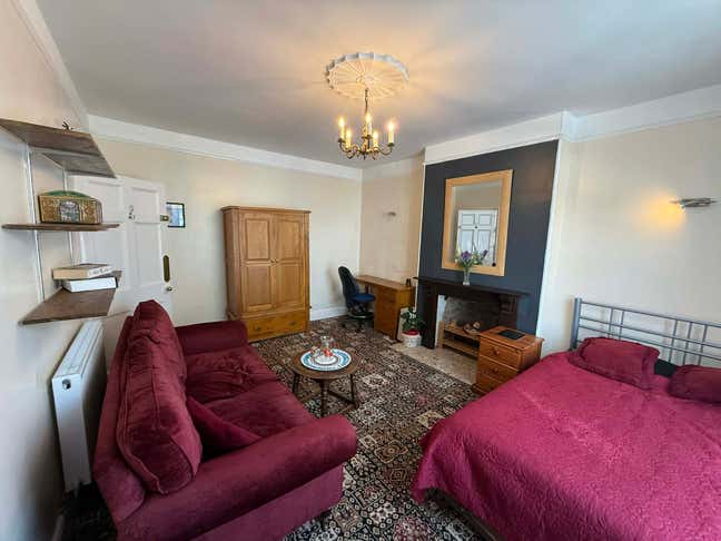 Large Double Room  Main Photo
