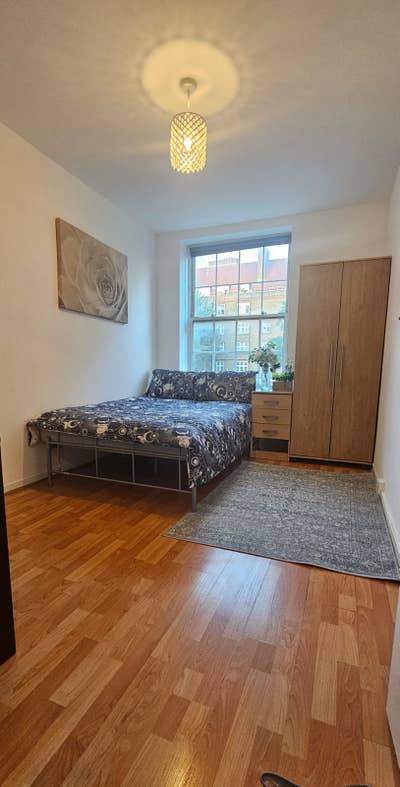 Spacious Double Room in Heart of Shadwell Main Photo