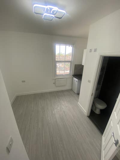 Ensuite Studio Rooms - Lewisham- Available Main Photo