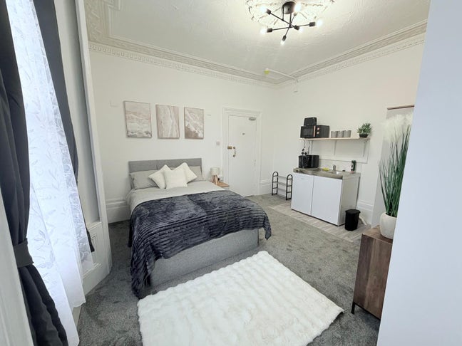 Brand New Large En-Suite Rooms Main Photo