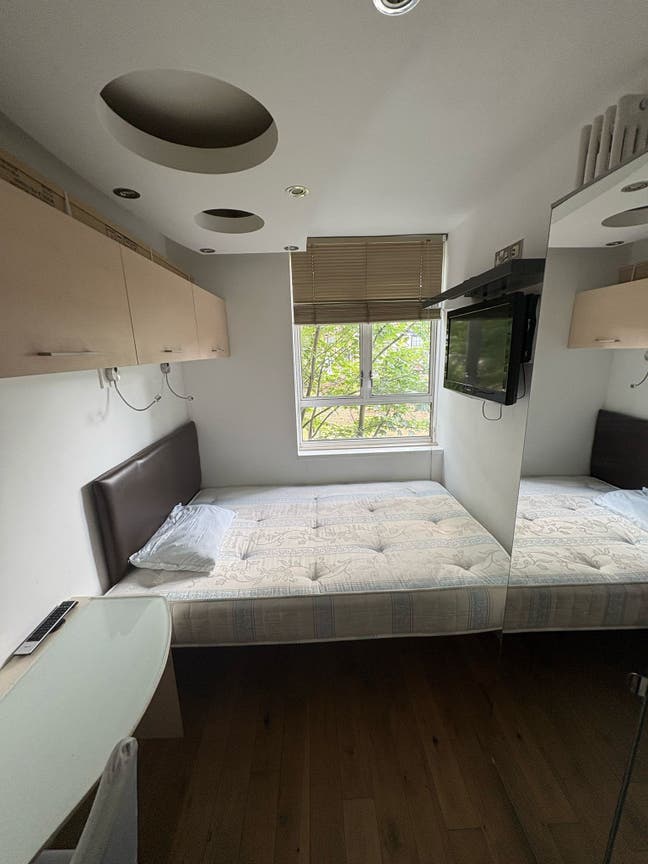 Bright Double Room in Limehouse Main Photo