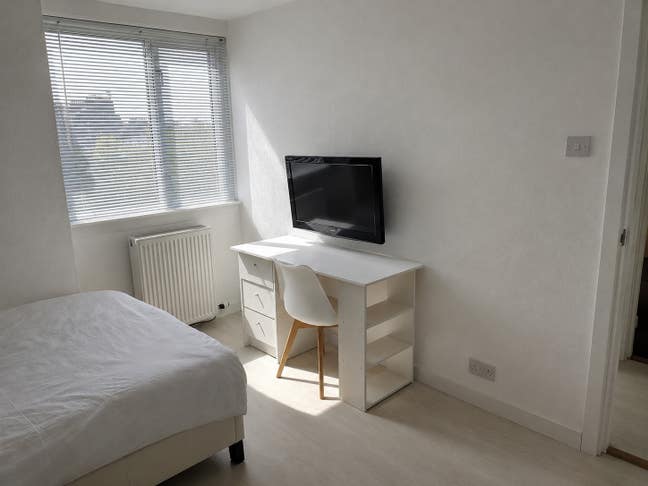 Modern city centre bedroom  Main Photo