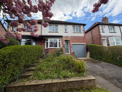 Large House with rooms in Marple close to centre. Main Photo