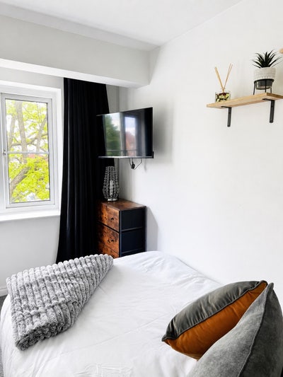 Double Bedroom, in a lovely maisonette available  Main Photo