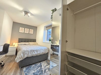 Designer 8 Bed Fallowfield 🏡 Near MRI Main Photo