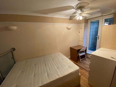 En-suite room &pound;1150 PM,  long&Short let consider  Main Photo