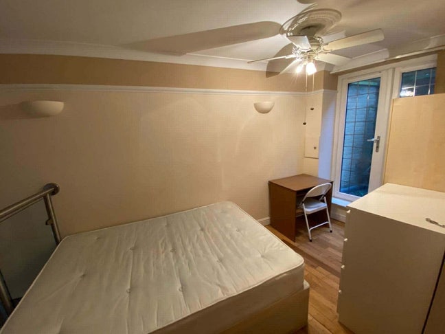 En-suite room &pound;1150 PM,  long&Short let consider  Main Photo