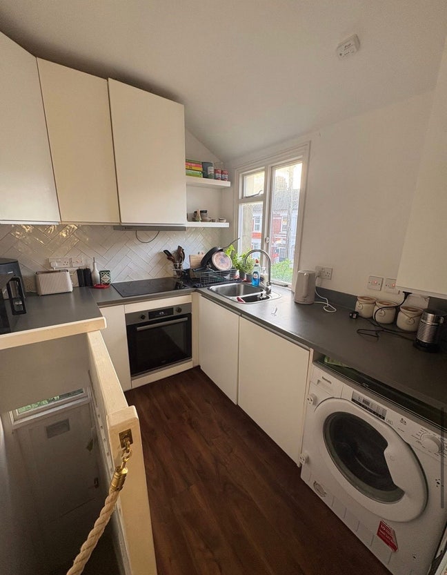 Tooting Bec Spare room Main Photo