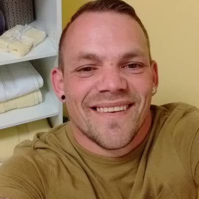 40 year old Male seeks a single or double room Main Photo