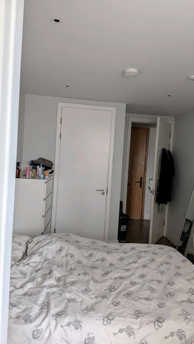 2 people required Main Photo