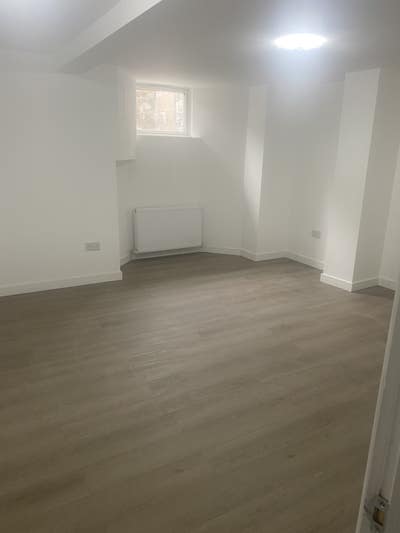 Basement flat in terraced house Main Photo