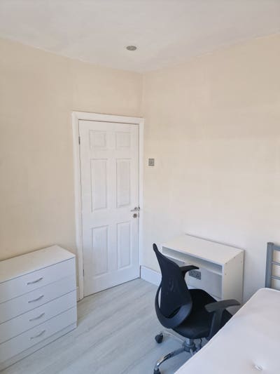Modern Single Room, London Zone 2 - Bills Included Main Photo