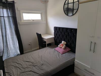 2 Single Rooms Available to rent @&pound;500 Main Photo