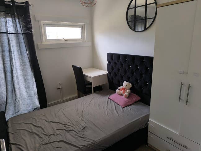 2 Single Rooms Available to rent @&pound;500 Main Photo
