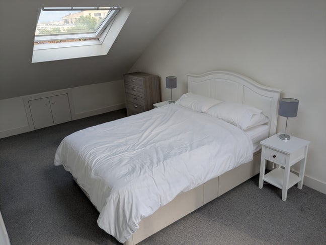 Large, bright double ensuite room Main Photo