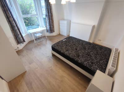 Huge Double Room in Arnos Grove - 1 Min Station Main Photo