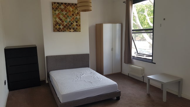 Lovely house. Big room nice area great garden Main Photo