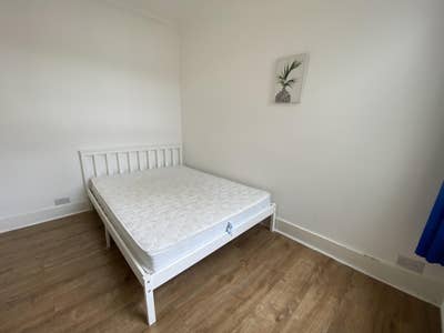 Spacious Bedroom/All Bills Included/Furnished Main Photo
