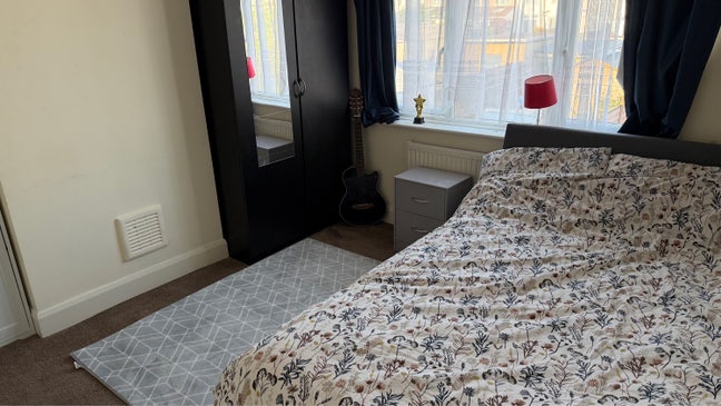Room to rent Main Photo