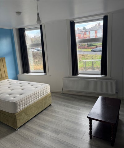 Modern Double bedroom for rent  Main Photo