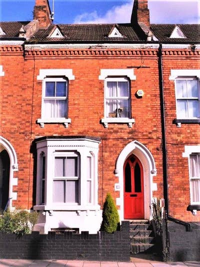 Professional house share..a stone's throw from NGH Main Photo